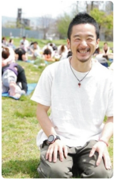自分のヨガクラスに60代以上の方の参加者が増えて来て、注意すべきところやシニアの方の身体や心の状態をもっと知りたいと思った。