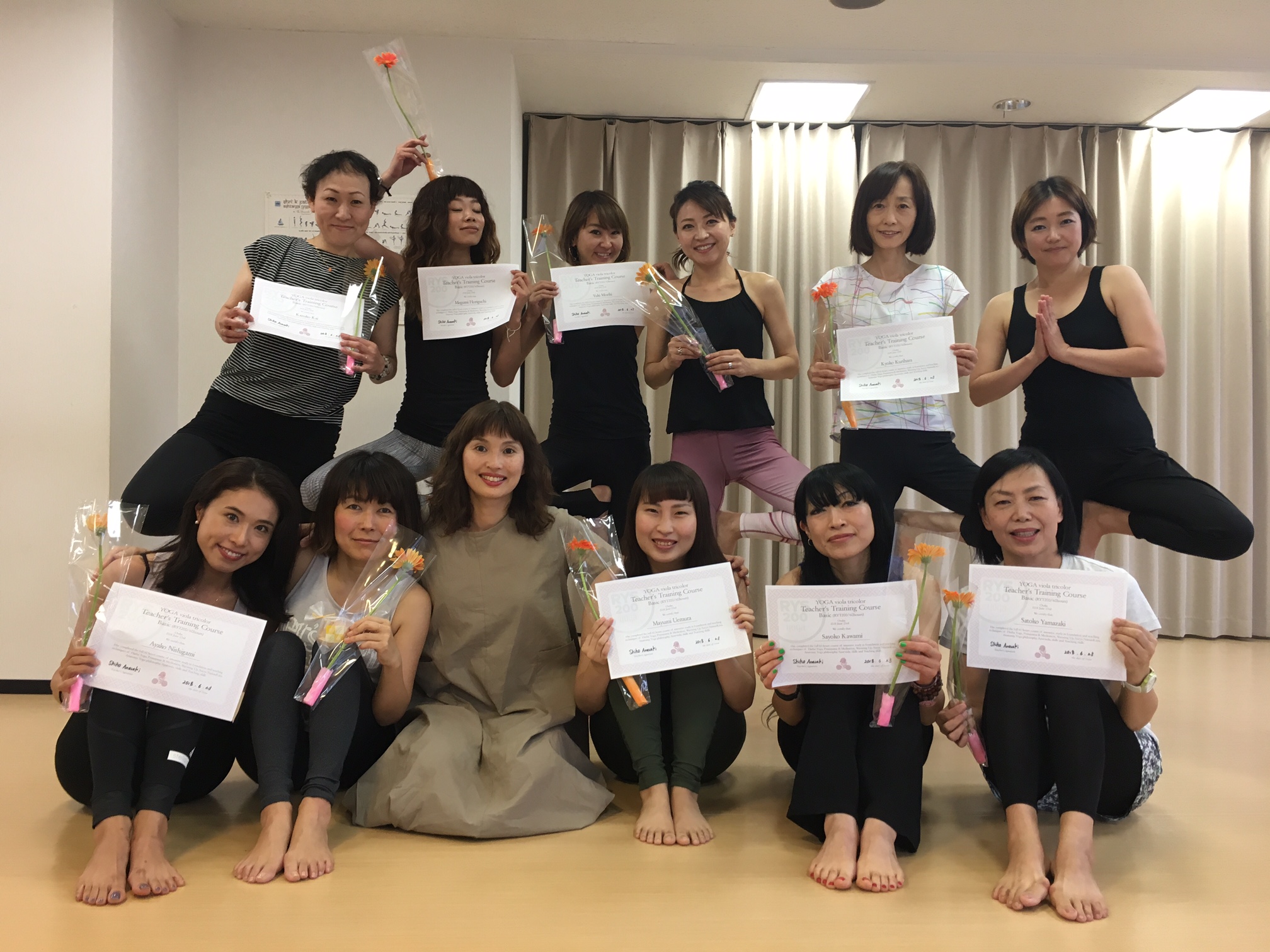 ベーシックコースでは仲間もできて、ヨガが深まってとてもよい経験になります!